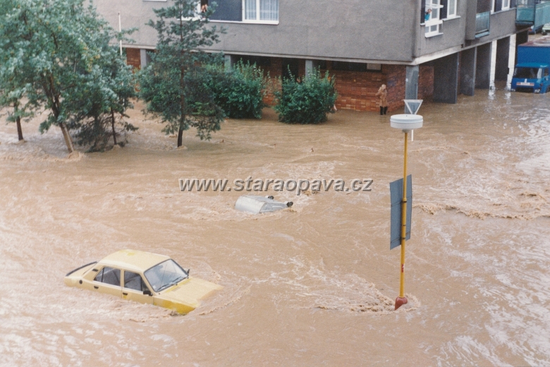 holasicka (16).jpg - Ulice při povodni v roce 1997